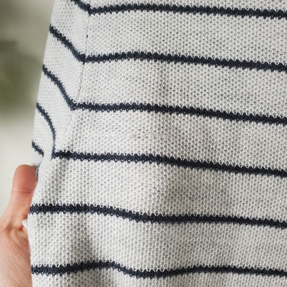 NEW Hollister Men's Cream White and Navy Striped Knit Shirt Size Small - Picture 9 of 10